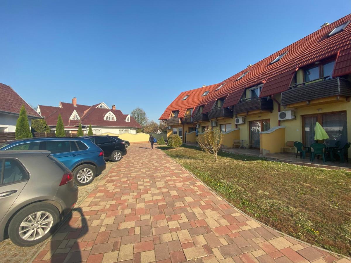 Апартаменти Mimi Apartman Дьюла Екстер'єр фото